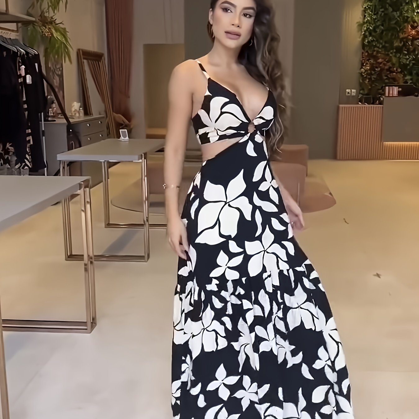 Vestido Estampado Modelo ҒΛRM Decote V com Amarração nas Costas